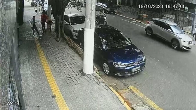 Ela acabou sofrendo uma fatura no fêmur e um corte na cabeça, e precisou levar seis pontos