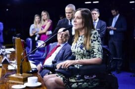 Sem estímulo à produção nacional, o custo do medicamento em farmácia é super dimensionado, registra a senadora