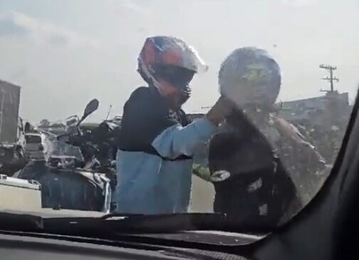 Momentos em que os assaltantes abordam o PM na zona norte da Capital