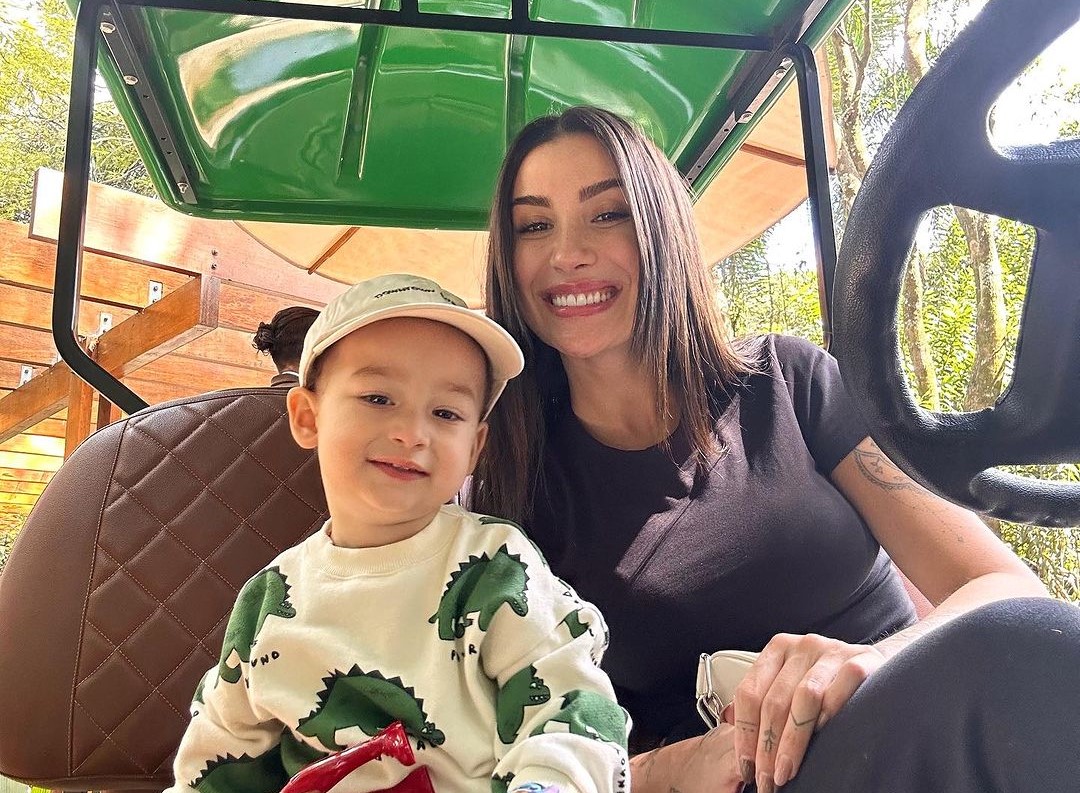 Bianca Andrade e seu filho Cris