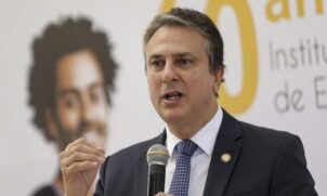 A Caixa Econômica Federal e o Banco do Brasil (BB) começam, nesta terça-feira (7), a renegociar as dívidas de estudantes com o Fundo de Financiamento Estudantil (Fies)