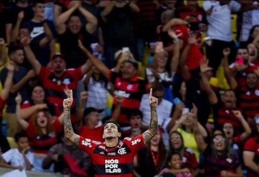 Time comandado por Tite chegou a 56 pontos, com um jogo a menos, apenas três atrás do líder Botafogo e do vice-líder Palmeiras