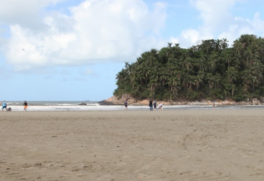 Dener mergulhou das pedras e caiu em uma corrente de retorno, se afogando em seguida