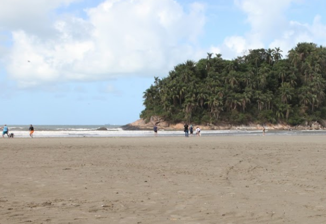 Dener mergulhou das pedras e caiu em uma corrente de retorno, se afogando em seguida