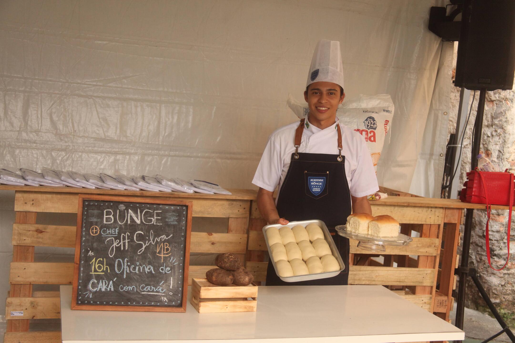 O painel foi ministrado pelo chef Jeff Silva, especialista em panificação artesanal.