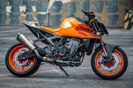 O "powertrain" bicilíndrico paralelo da 990 Duke produz 124,7 cavalos e 10,5 kgfm