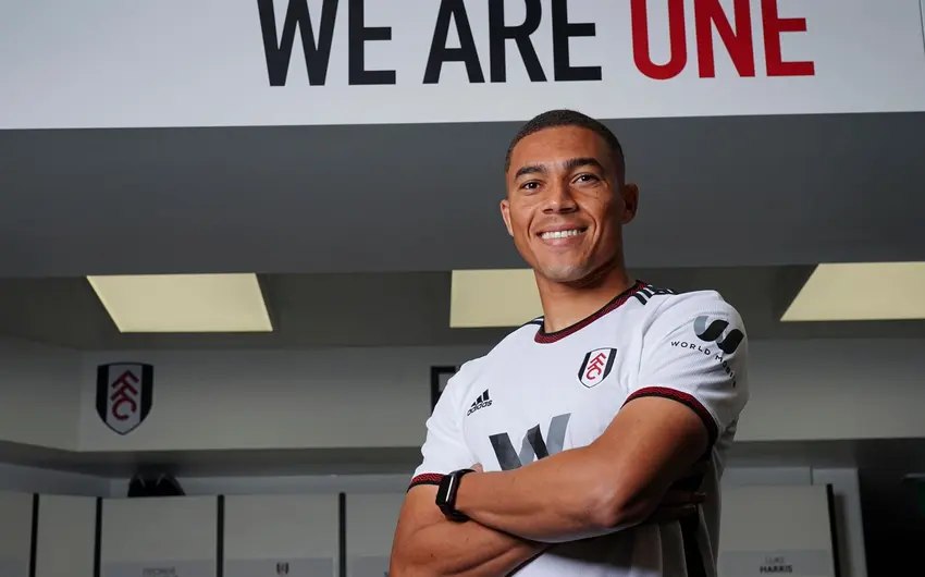 Na atual temporada, o jogador é reserva do Fulham