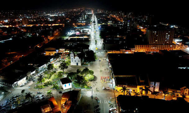Com início no Jardim Oásis, o programa realizará a substituição de 100% dos pontos de iluminação pública por LED