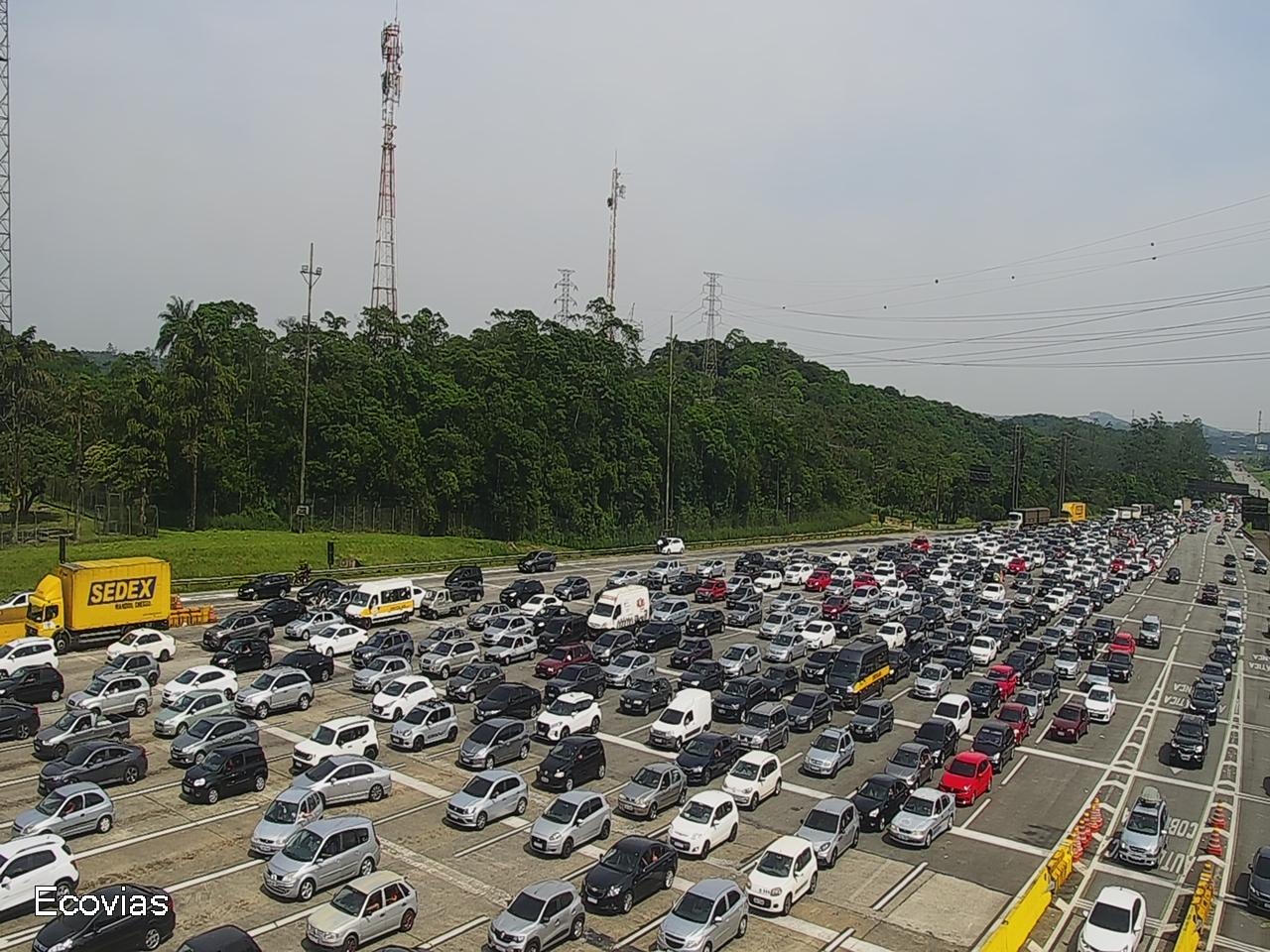 As rodovias que compõe o Sistema Anchieta-Imigrantes (SAI) apresentam lentidão e congestionamento no sentido Litoral
