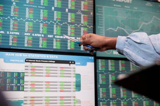 A bolsa de valores teve forte alta e atingiu o maior nível em duas semanas