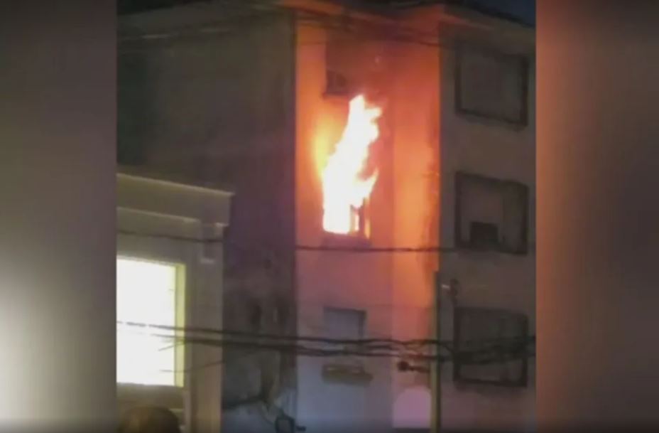 O apartamento atingido foi o do segundo andar de um prédio da rua Oswaldo Cruz