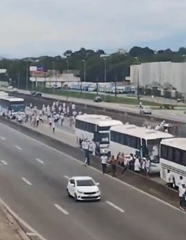 A briga generalizada envolvendo organizadas do Santos na estrada