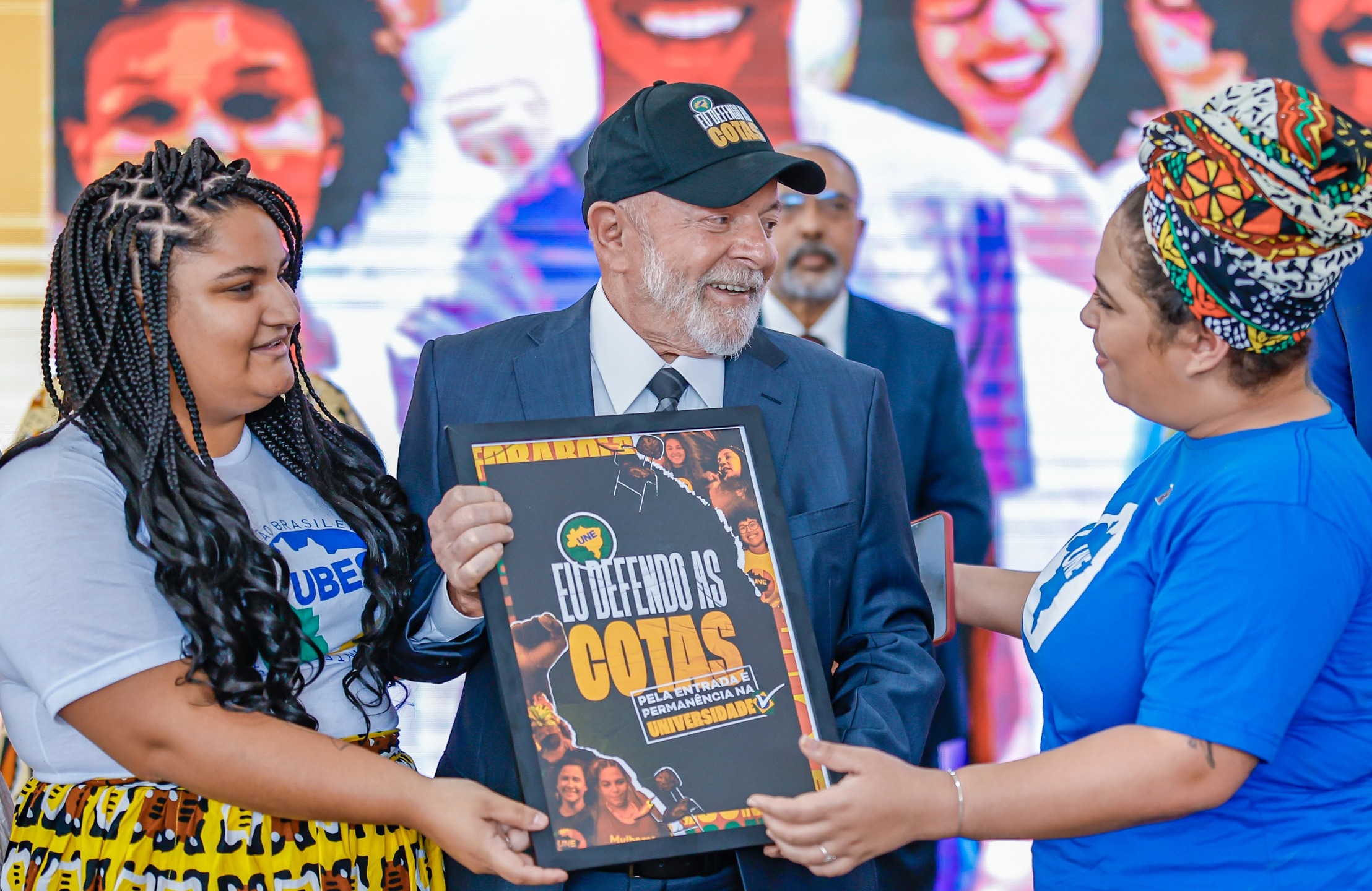 Lula atualiza lei de sistema de cotas