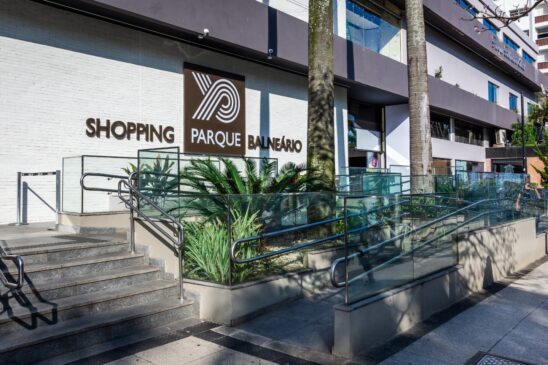 O Shopping Parque Balneário fica na Avenida Ana Costa, 549, Gonzaga, Santos, SP