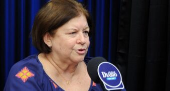 Raquel Chini, prefeita de Praia Grande, no estúdio do Diário do Litoral