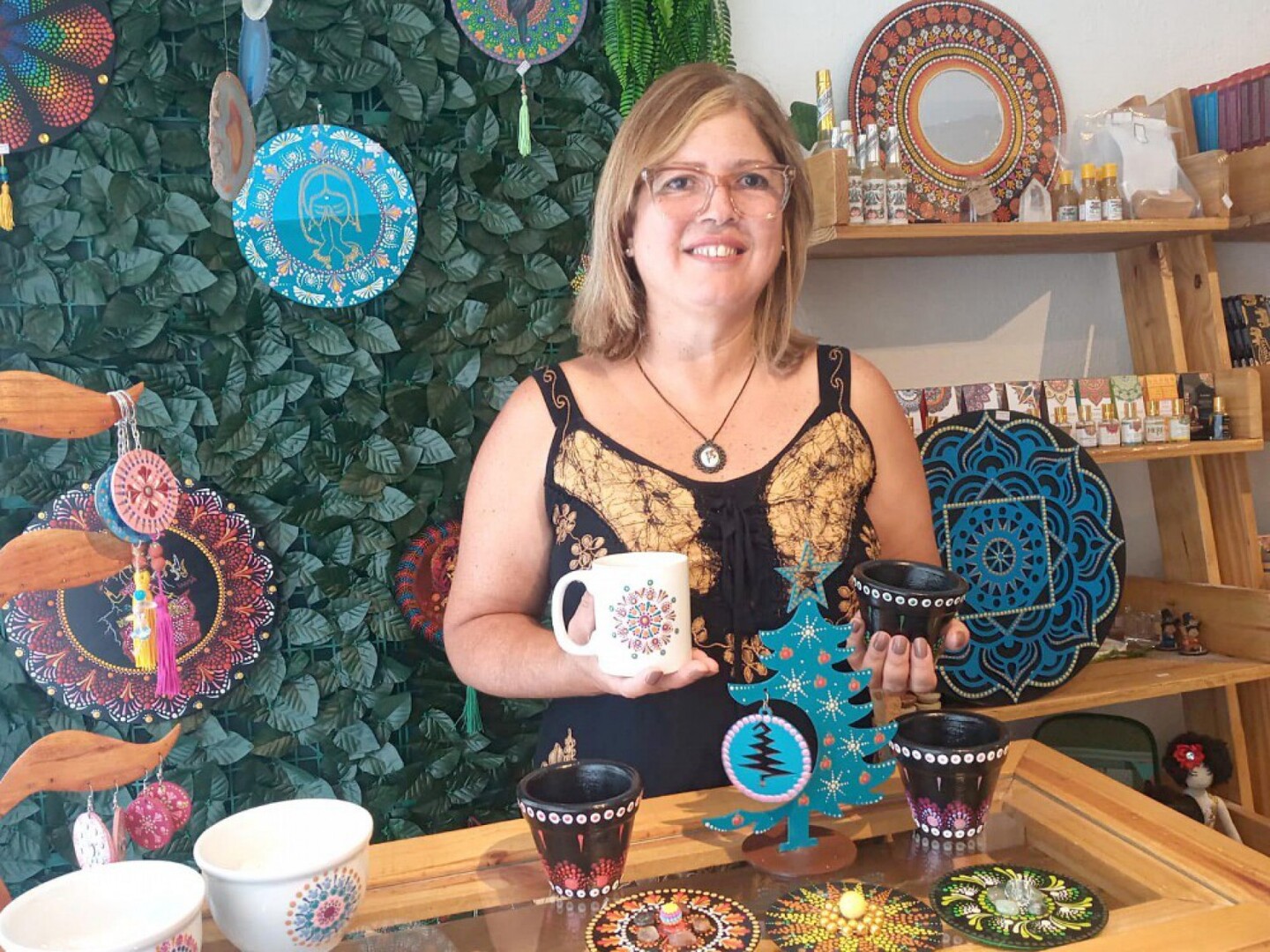 Ana, que é formada em Administração de Empresas e é aposentada, explica que decidiu vir de Osasco para morar em Itanhaém, no início do ano de 2020