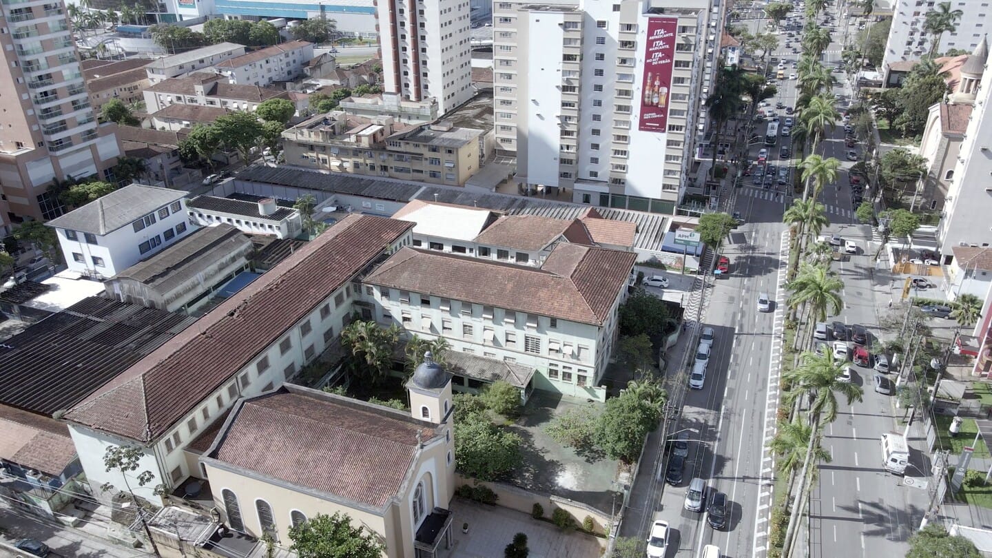 Novo complexo educacional da rede rede municipal de ensino será construído na área onde funcionava o antigo Colégio Marza, no Gonzaga, e terá o nome de Edson Arantes do Nascimento