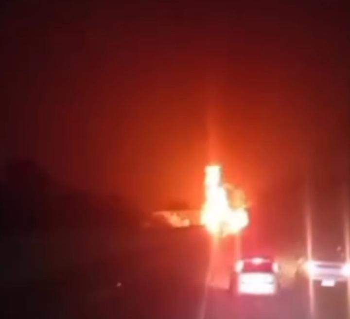 Segundo informações, o condutor conseguiu deixar o veículo e correr por 20 metros. No entanto, as autoridades o encontraram caído com diversas queimaduras pelo corpo  