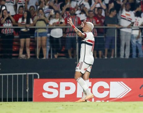 O São Paulo fica em 10&ordm;, com 53 pontos. A equipe já está na Libertadores por ter vencido a Copa do Bras