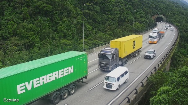 Há lentidão na Rodovia dos Imigrantes, no sentido litoral, do km 32 ao km 47 (Operação Comboio)