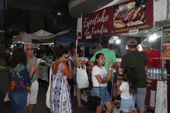 Praça Mauá tem barracas com doces, salgados e cafés especiais