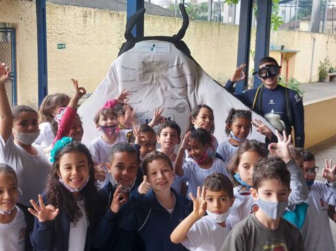 Projeto Mantas do Brasil, com patrocínio da Autoridade Portuária de Santos, lança a primeira edição do programa Cientista Mirim neste domingo (10)