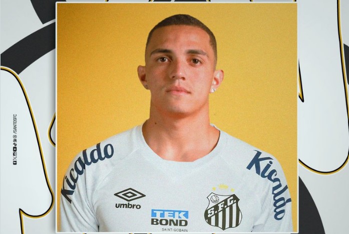 O atacante Marcelinho foi anunciado pelo Santos