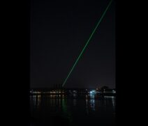 Ao redor do mundo, outras grandes cidades já utilizaram os famosos 'super lasers' para iluminar a noite durante eventos