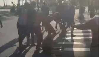 Ato aconteceu após ele supostamente mostrar o órgão genital para uma criança na praia do município