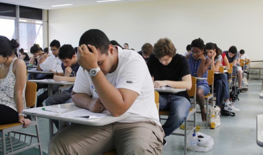 As inscrições vão até o dia 9 de fevereiro e custam R$ 60 para os cargos de nível médio e R$ 90 para os de nível superior; salários variam entre R$ 4 mil e R$ 22 mil, dependendo da carreira