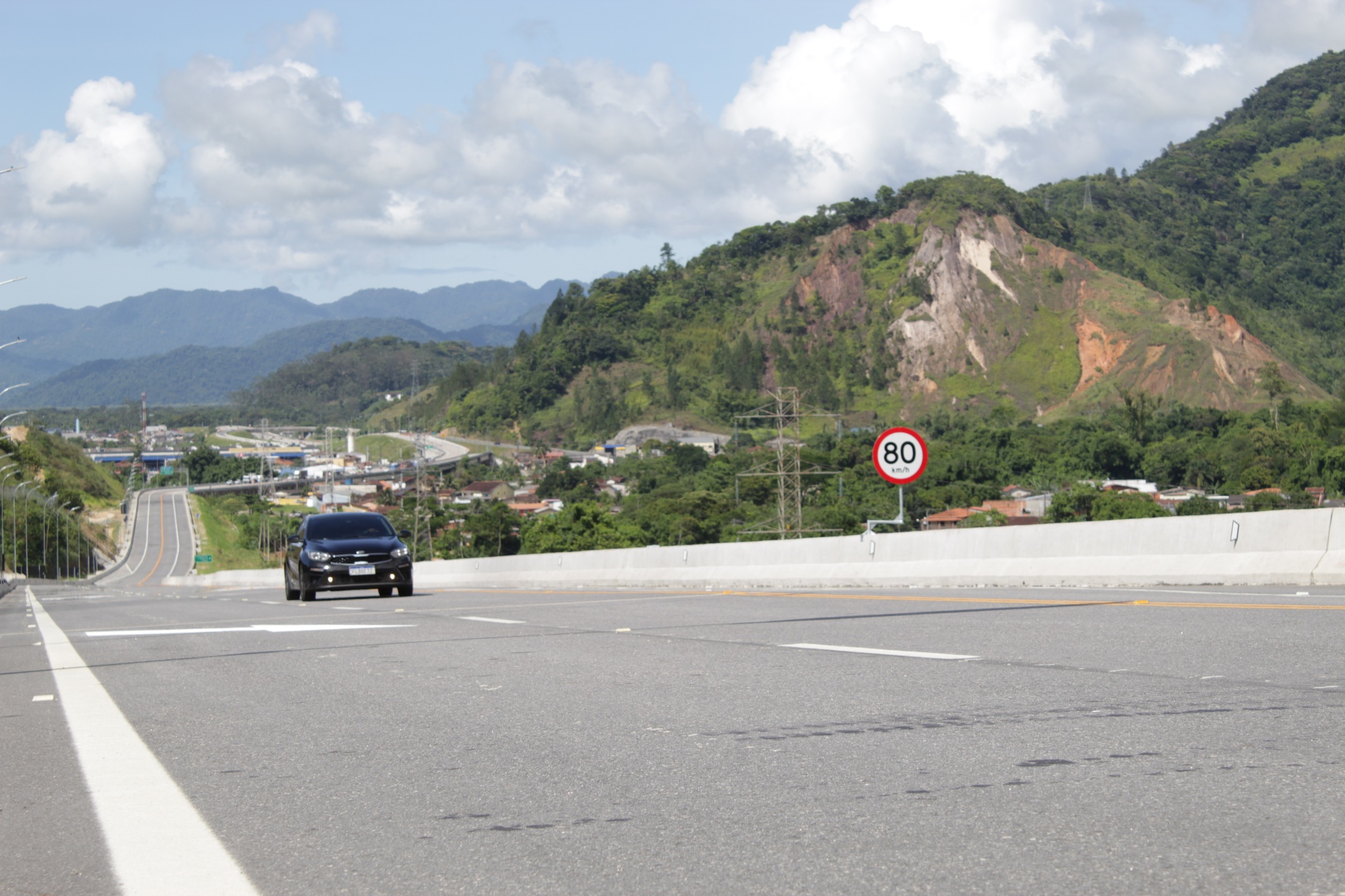 Com a liberação, a rodovia retorna à sua configuração padrão, com o tráfego no sentido litoral ocorrendo exclusivamente pela Serra Antiga