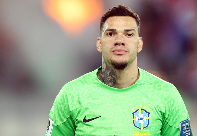 Goleiro Ederson, eleito o melhor do mundo da posição