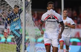 O gol do triunfo por 1 a 0 foi marcado por Luiz Gustavo, que balançou as redes pela primeira vez com a camisa do cube