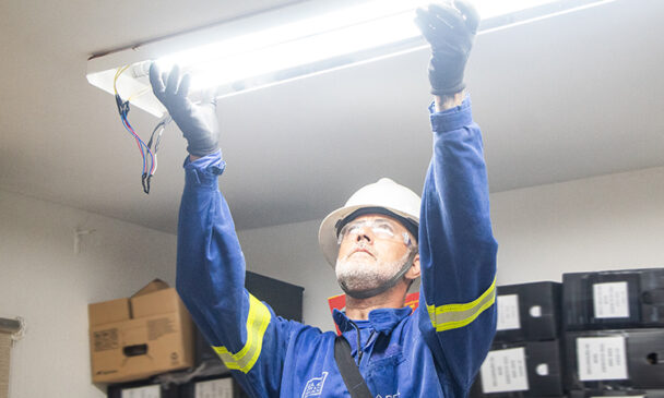 A ação iniciou no Paço Municipal Anchieta e irá passar por escolas, unidades de saúde e demais equipamentos públicos. Os recursos utilizados no projeto fazem parte do Programa de Eficiência Energética da Neoenergia Elektro, regulado pela Agência Nacional