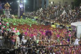 As escolas cruzarão a pista em desfile, com áreas definidas para concentração e dispersão