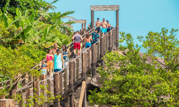 Reunindo beleza natural, história e fé, o ponto turístico é um dos mais famosos entre os visitantes de Itanhaém