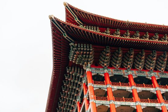 O avanço acontece em um contexto de transformações no comércio internacional, marcado por reorganização das cadeias globais, disputas tarifárias e anúncios recentes do governo chinês