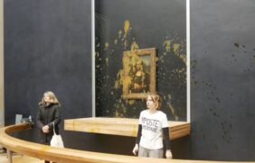 É pouco provável que a obra de Leonardo da Vinci tenha sofrido qualquer dano. Há mais de 50 anos, a Mona Lisa fica protegida sob um vidro transparente a prova de balas. 