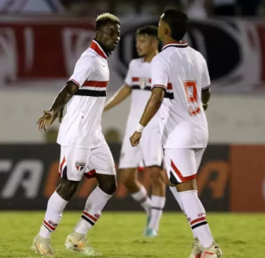 Nas penalidades, Negrucci, Paulinho, Iba e Cauê fizeram para o São Paulo