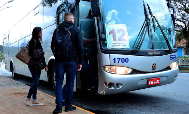 Para obter o benefício, é necessário que o estudante preencha a ficha on-line que está disponível no site da Prefeitura