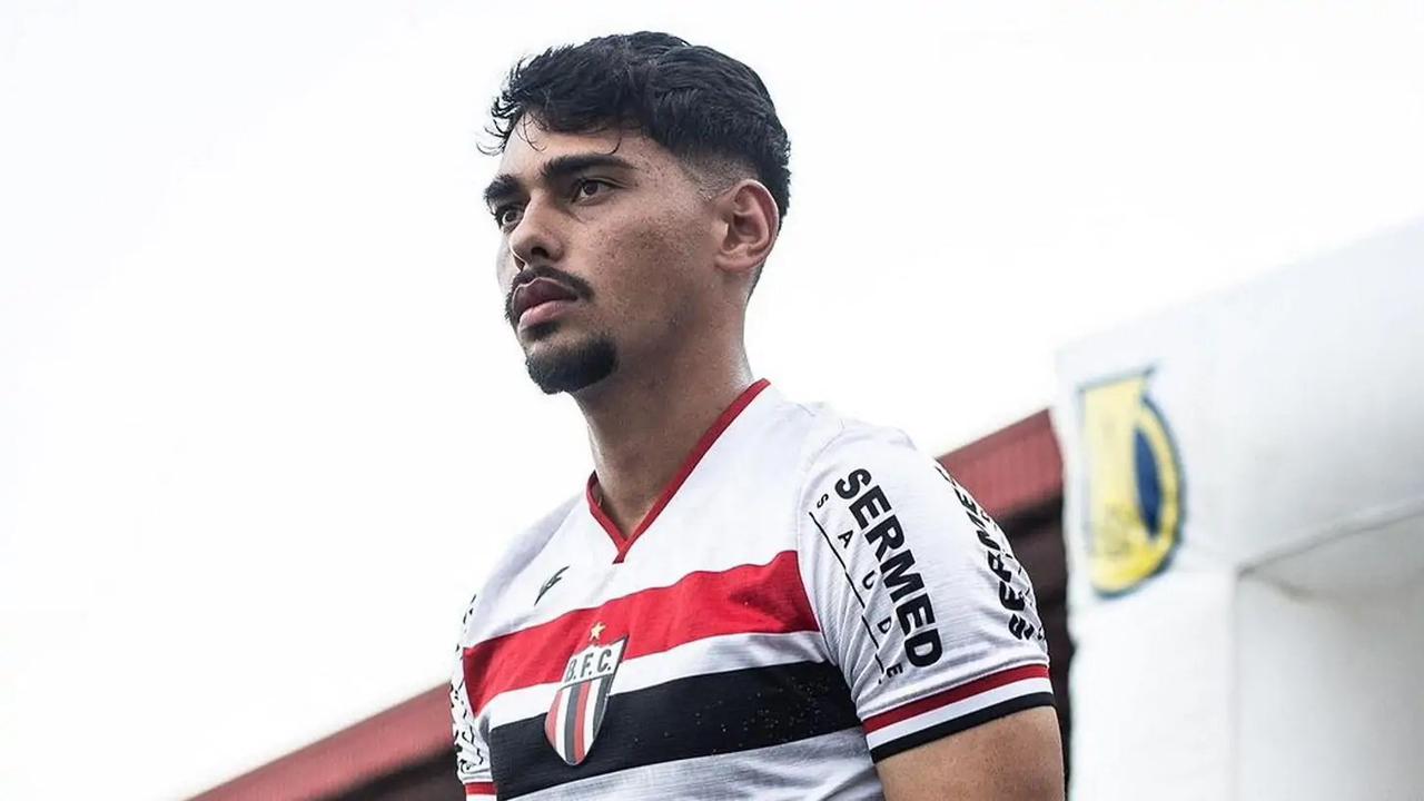 O volante Guilherme Madruga, mais novo reforço do Cuiabá para esta temporada, venceu o prêmio de gol mais bonito do mundo