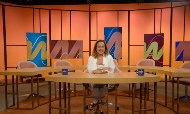 O Sem Censura promovia debates políticos e era diário, passando a ser semanal desde 2021