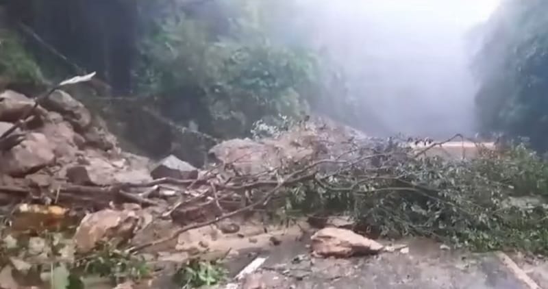 A Defesa Civil emitiu outro alerta de que as pancadas fortes e intensas devem seguir durante toda a quinta-feira, inclusive a noite. 