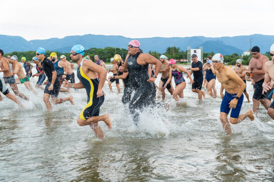 A disputa será composta por: aquathlon longo com 1000 metros de natação e 5 km de corrida; aquathlon curto infantil/iniciante com 500 metros de nado e 2,5 km de corrida; travessia curta com 750 metros de nado