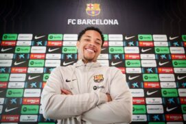 O jogador mais caro da janela foi Vitor Roque, que saiu do Athletico-PR para o Barcelona por 26,4 milhões de libras esterlinas -cerca de R$163 mi- incluindo metas futuras