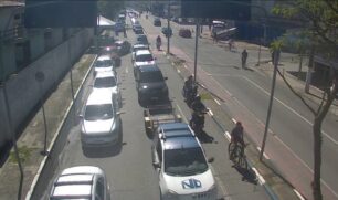 Fila das balsas ficou longa durante as primeiras horas desta segunda-feira