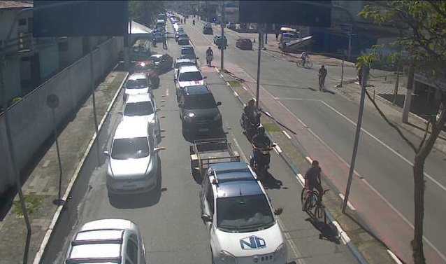 Fila das balsas ficou longa durante as primeiras horas desta segunda-feira