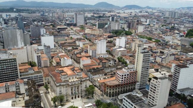 Santos já tinha um processo de verticalização mais consolidado em 2010, com 57,8% dos seus habitantes em prédios, e essa proporção avançou para 63,5% em 2022 a maior do país