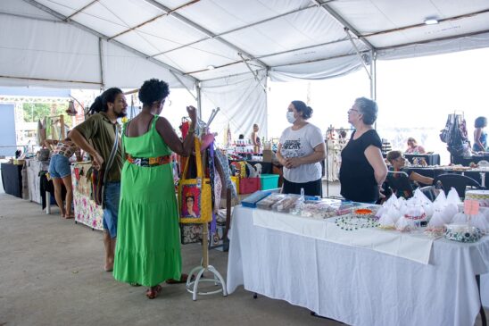 A feira será feita com a presença de duas entidades de mulheres empreendedoras, o Clube Unidas e a Feira dos Brechós e Empreendedores (FEBEB), além dos artesãos da Casa da Cultura e do movimento Ecosol