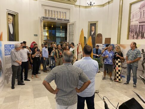 O primeiro painel transporta os visitantes para o início do século XIX